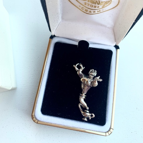 Disney Jewelry - 🖤 Vintage Collectible Disney Genie Charm